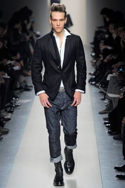 Look 19